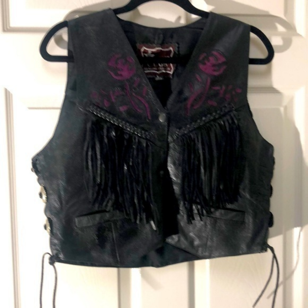 Black leather  vest with fringe and purple roses size‎ L EUC